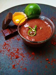 recette-mousse-legere-au-chocolat-noir-citron-vert-et-paprika-0113183